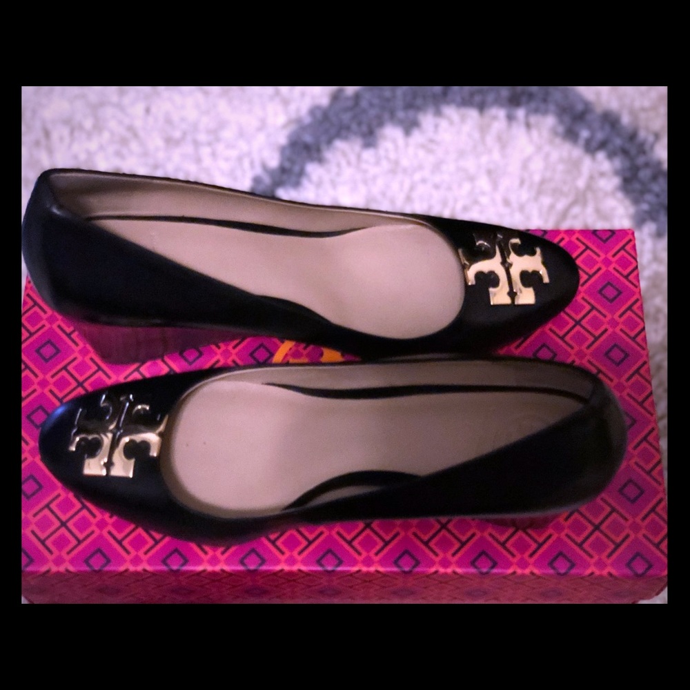 Black and gold tory Burch wedge. Perfect to dress up or down.